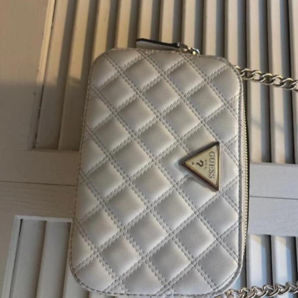 White guess quilted crossbody bag